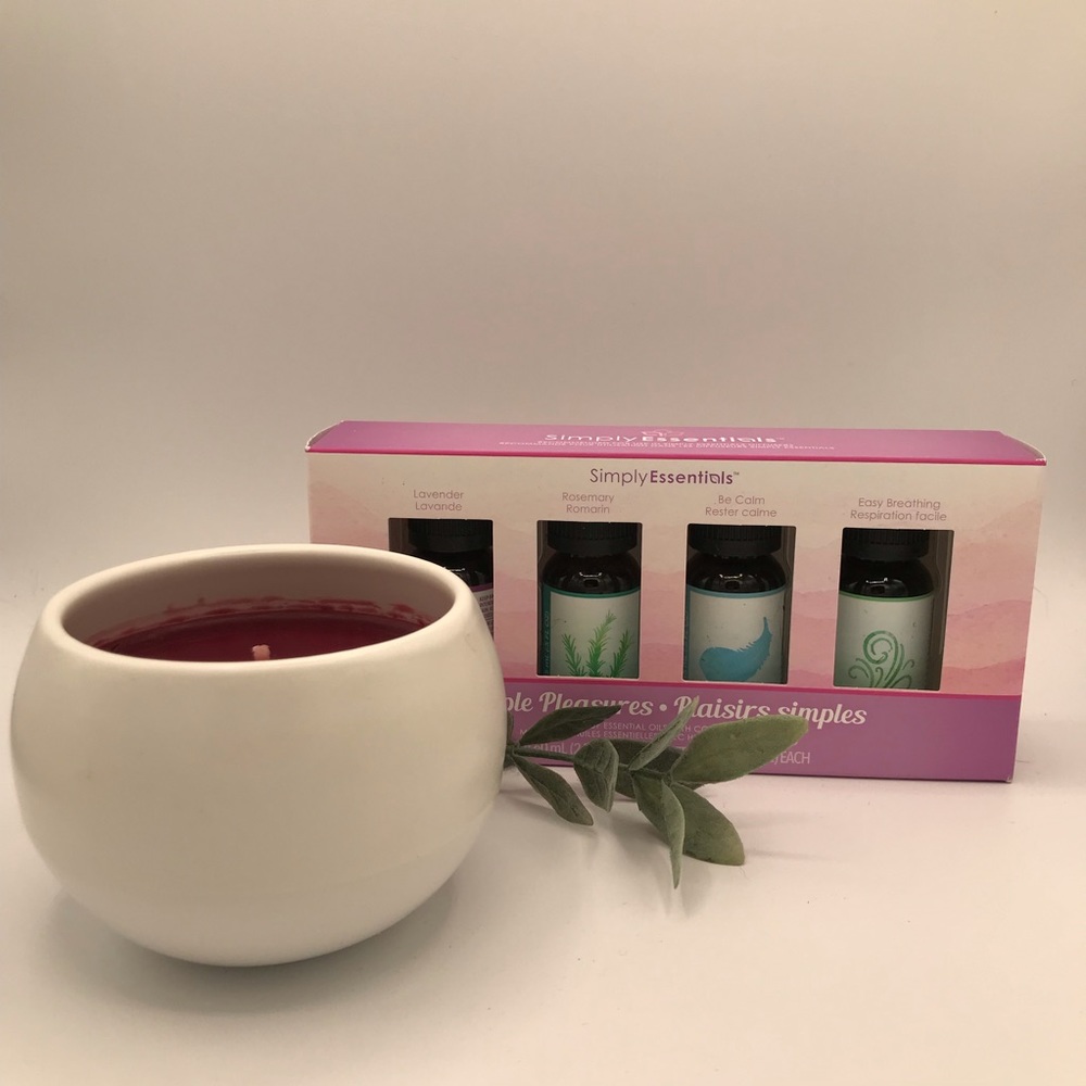 NWT Simply Essentials Oil Blends Set with Method Hollyberry Aroma Soy Candle